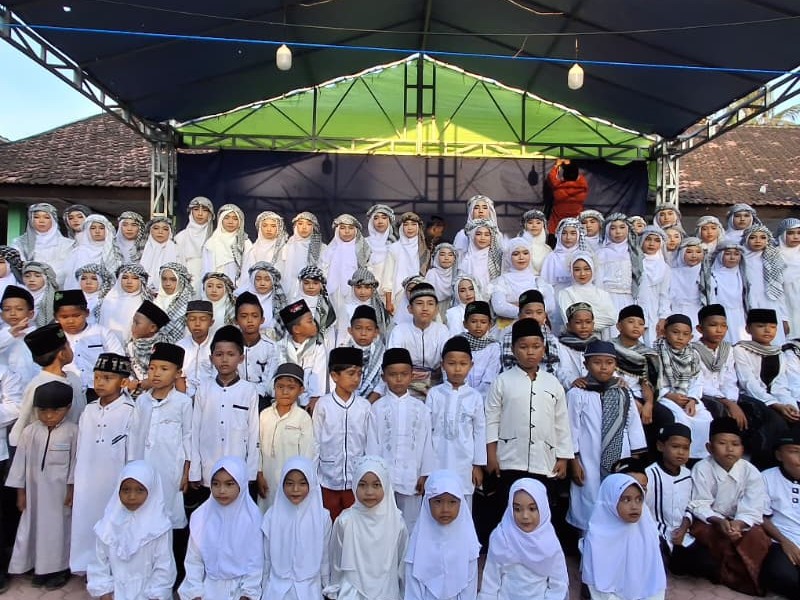 SDN 1 KUMBANGSARI MERIAHKAN PERINGATAN MAULID NABI MUHAMMAD SAW